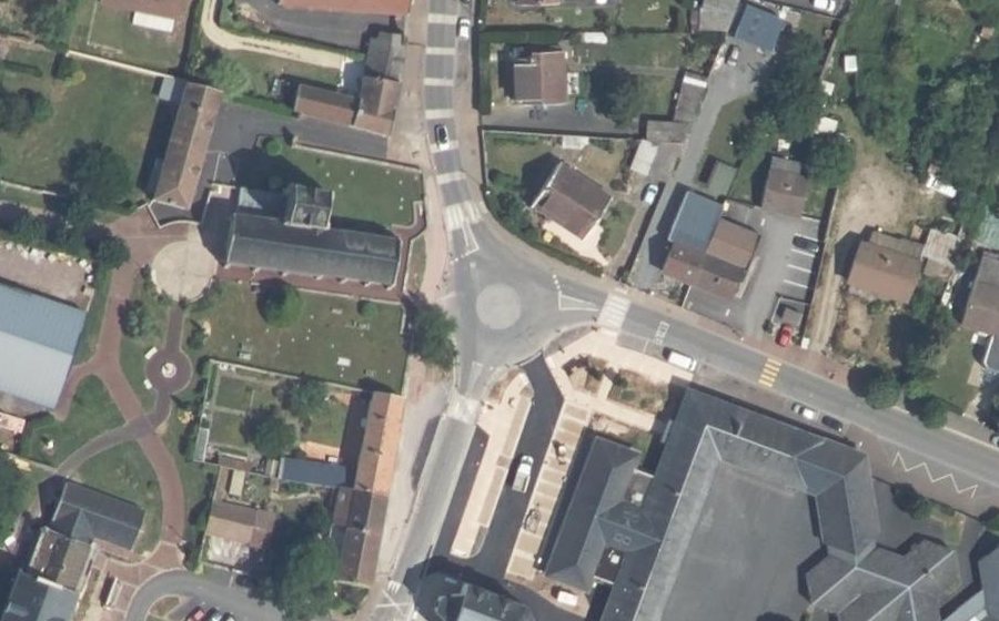 Vue aérienne du Rond-point anonyme n°551092107