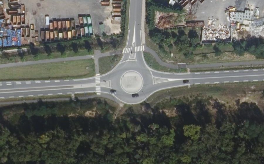 Vue aérienne du Rond-point anonyme n°551222357