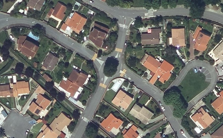 Vue aérienne du Rond-point anonyme n°551255934