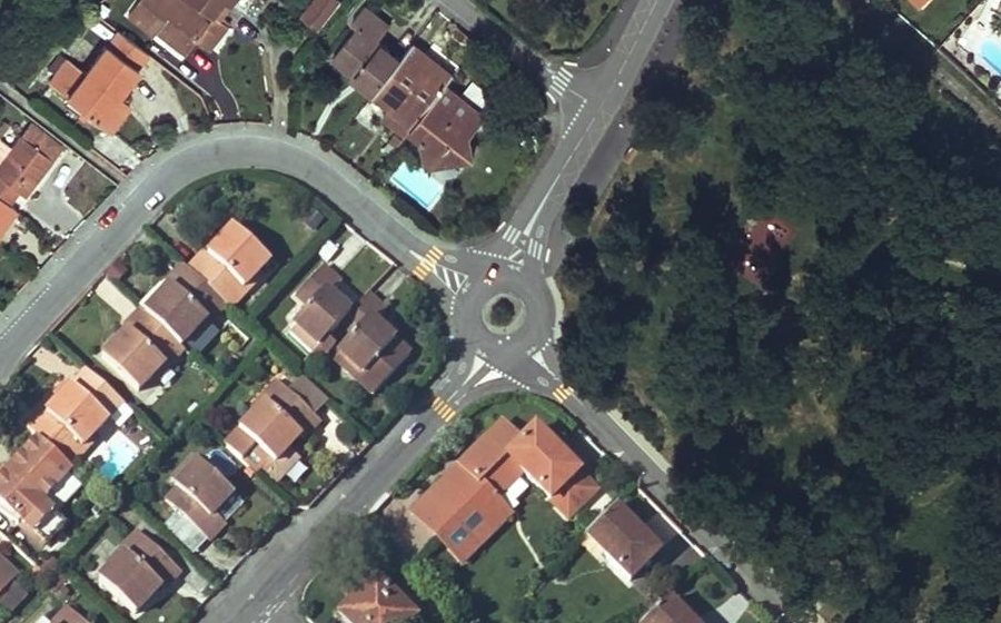 Vue aérienne du Rond-point anonyme n°551255935