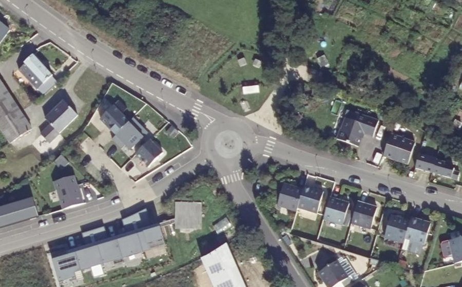 Vue aérienne du Rond-point anonyme n°551343366
