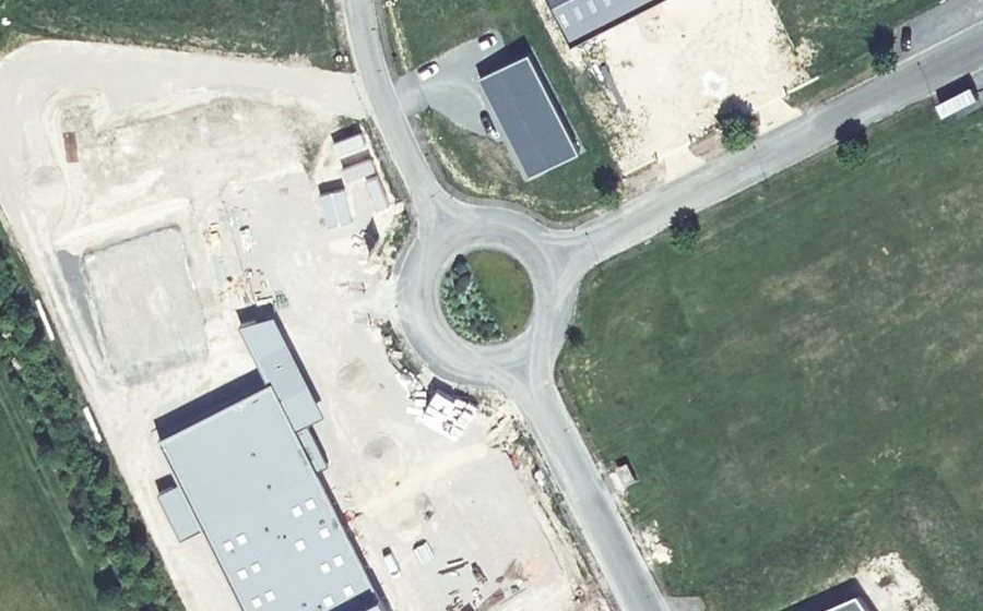 Vue aérienne du Rond-point anonyme n°551483354