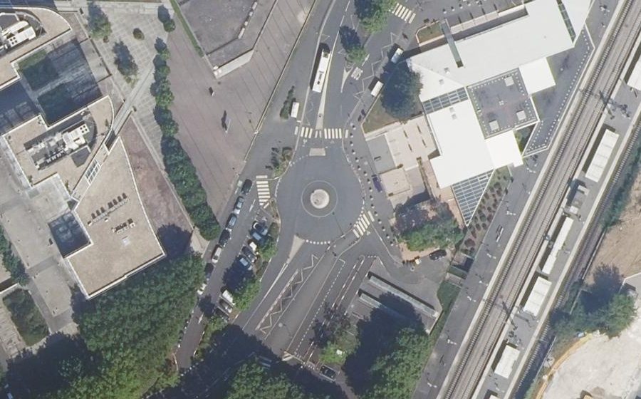 Vue aérienne du Rond-point anonyme n°551621282