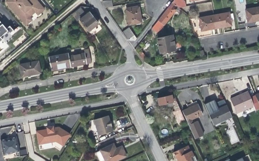 Vue aérienne du Rond-point anonyme n°55162630