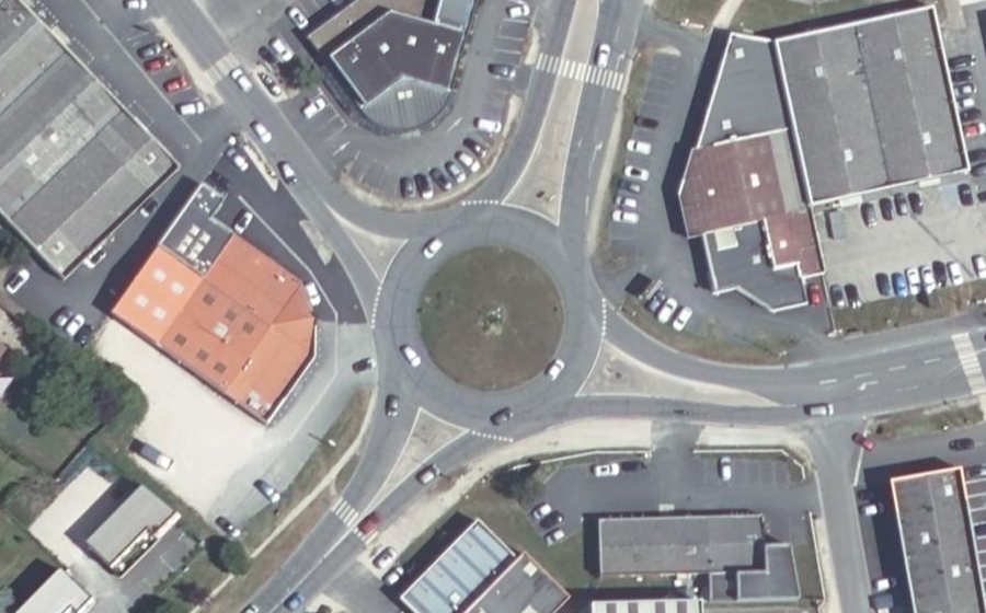 Vue aérienne du Rond-point anonyme n°551695113
