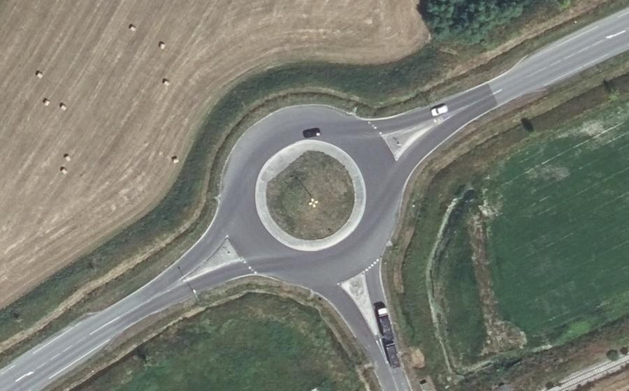 Vue aérienne du Rond-point anonyme n°551880676