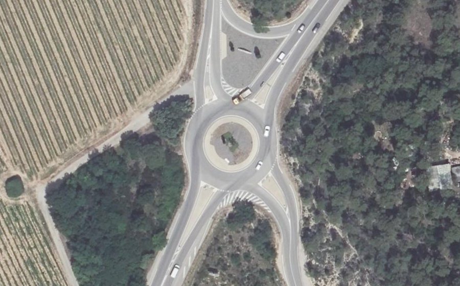 Vue aérienne du Rond-point anonyme n°551957467