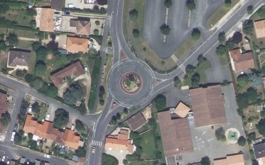 Vue aérienne du Rond-point anonyme n°55205170