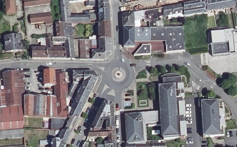 Vue aérienne du Rond-point anonyme n°55209669