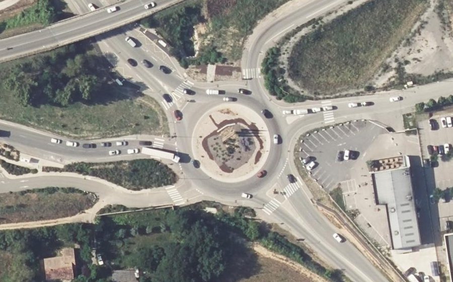 Vue aérienne du Rond-point anonyme n°552145330