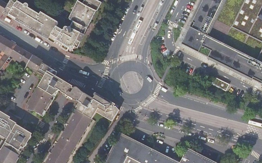 Vue aérienne du Rond-point anonyme n°55214931