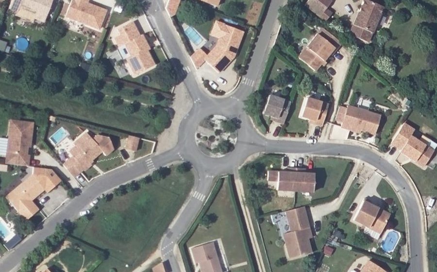 Vue aérienne du Rond-point anonyme n°552152541