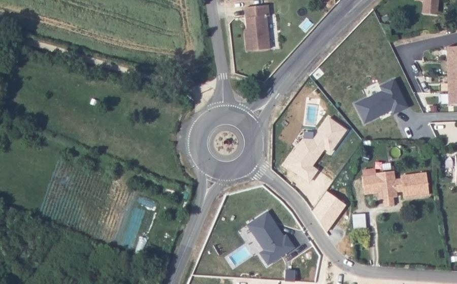 Vue aérienne du Rond-point anonyme n°552152789