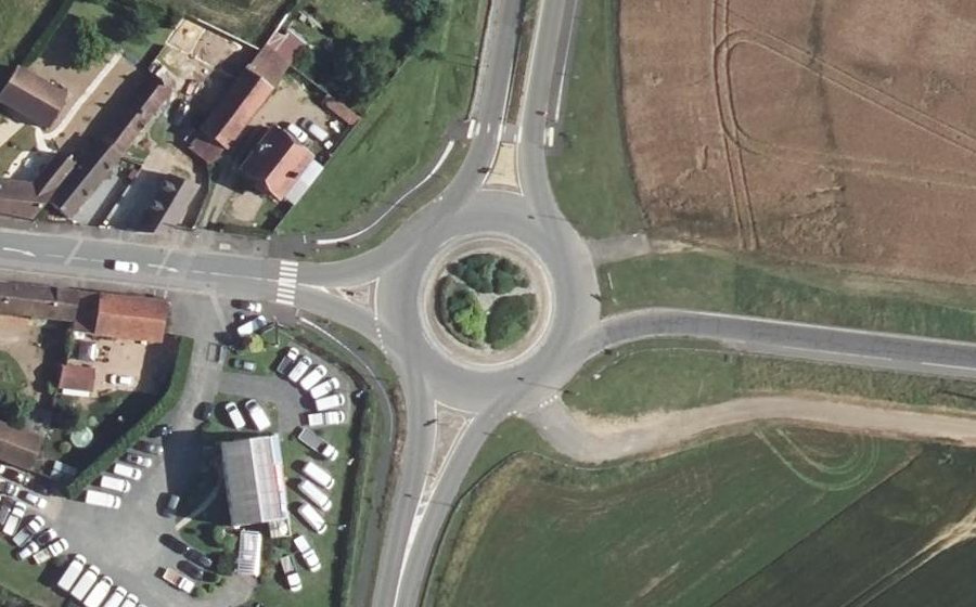 Vue aérienne du Rond-point anonyme n°55217394
