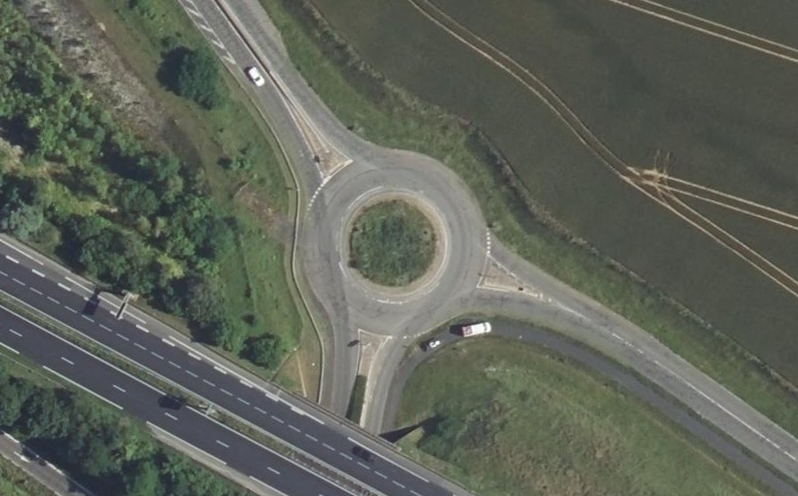 Vue aérienne du Rond-point anonyme n°55217396
