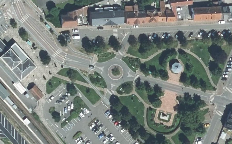 Vue aérienne du Rond-point anonyme n°55220481