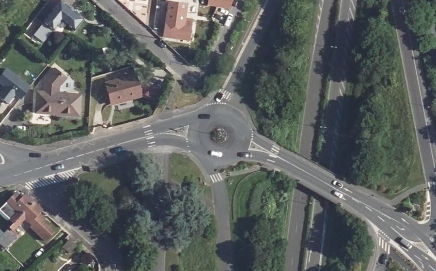 Vue aérienne du Rond-point anonyme n°552452071