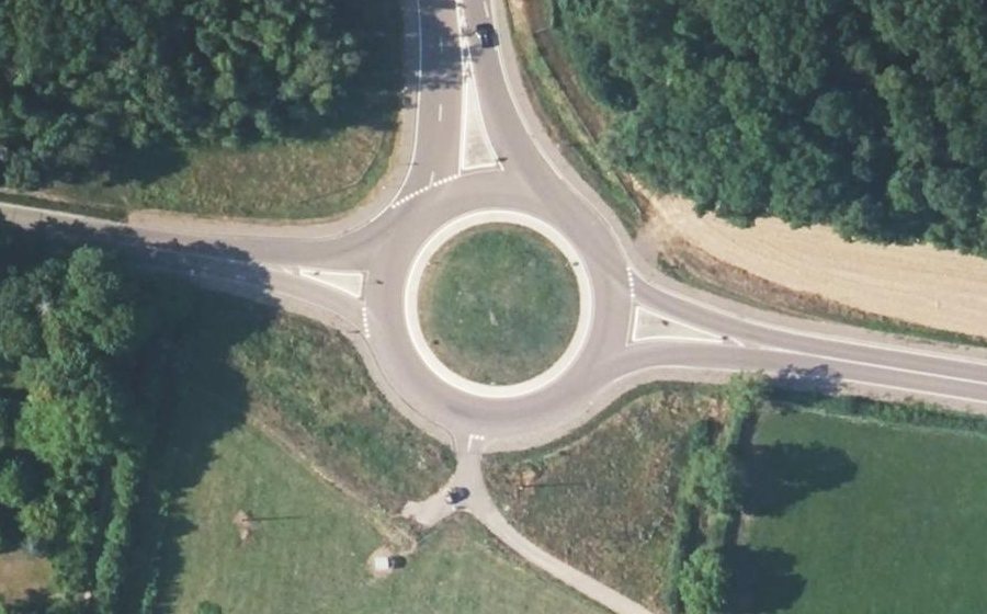Vue aérienne du Rond-point anonyme n°552461343