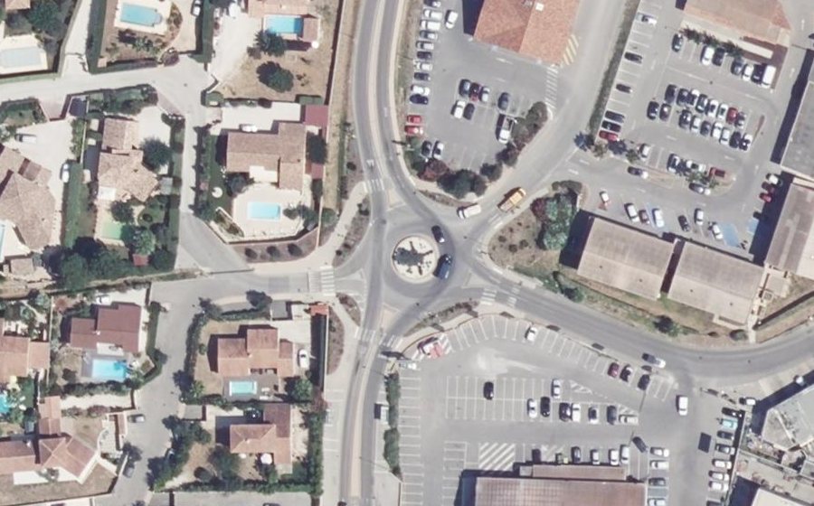 Vue aérienne du Rond-point anonyme n°552543007