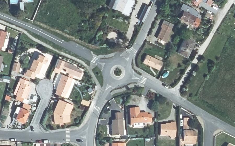 Vue aérienne du Rond-point anonyme n°552629953