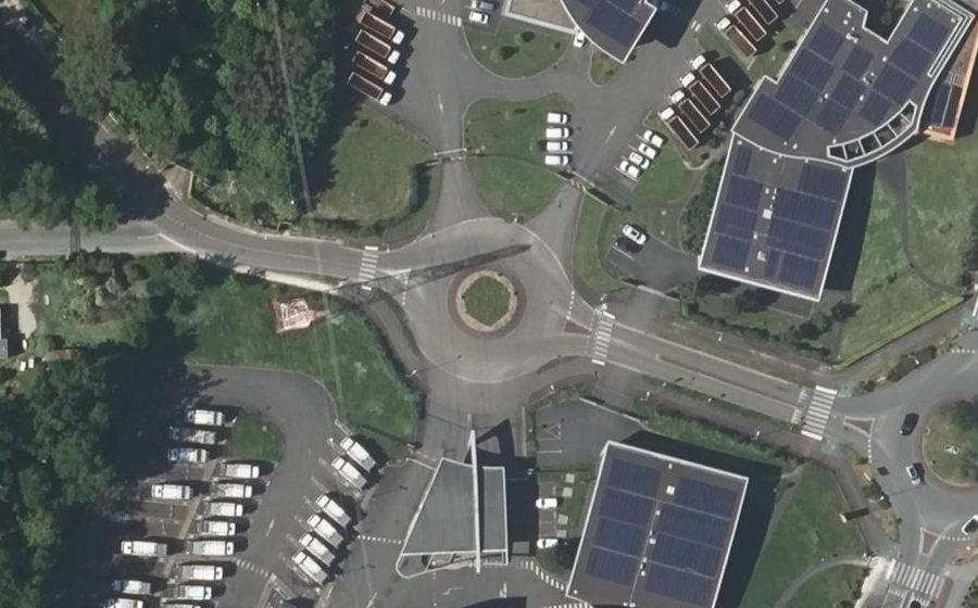 Vue aérienne du Rond-point anonyme n°552672034