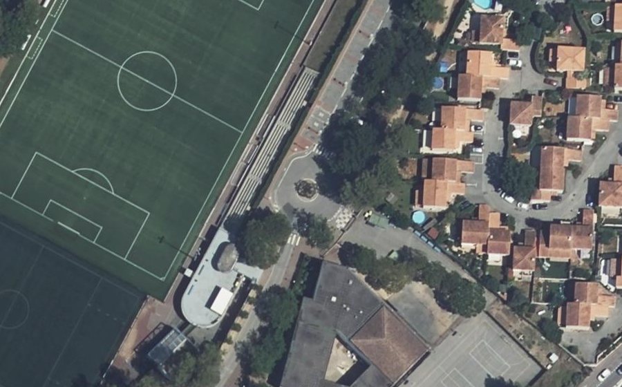 Vue aérienne du Rond-point anonyme n°552689424