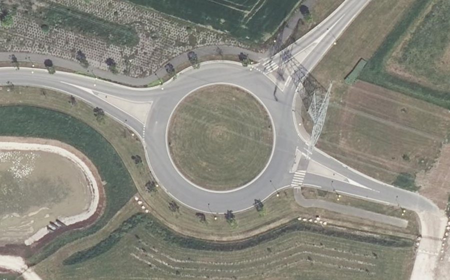 Vue aérienne du Rond-point anonyme n°552782746