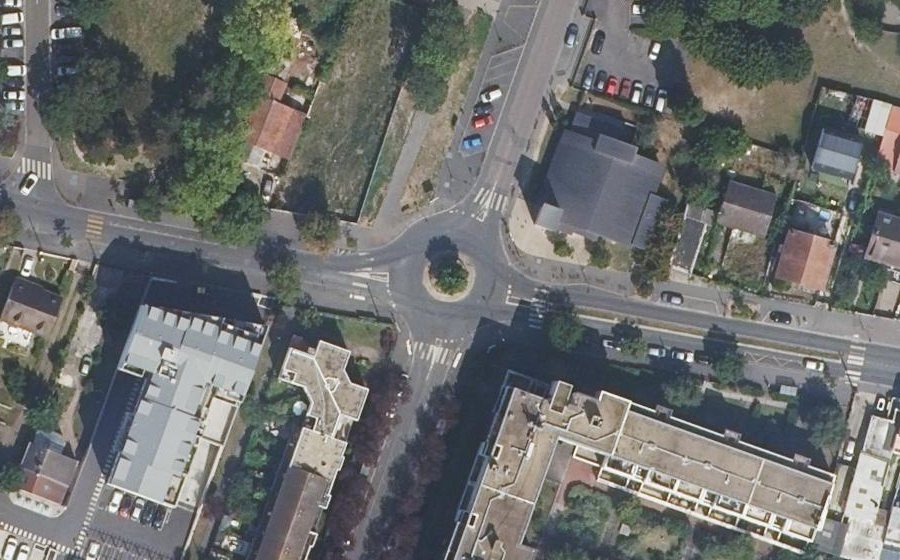 Vue aérienne du Rond-point anonyme n°55283984