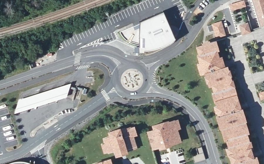 Vue aérienne du Rond-point anonyme n°552873219