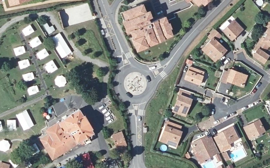 Vue aérienne du Rond-point anonyme n°552873236