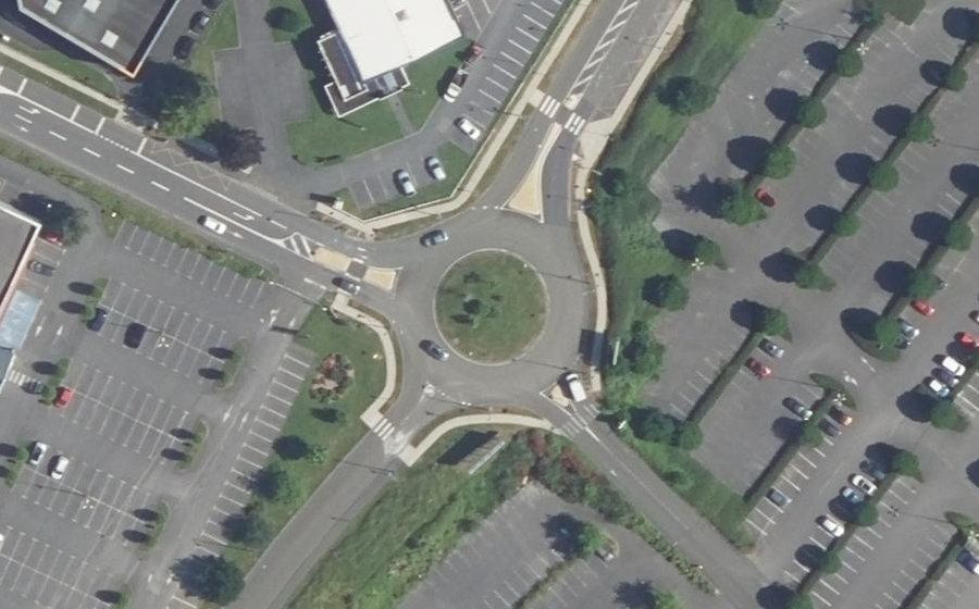 Vue aérienne du Rond-point anonyme n°553068386