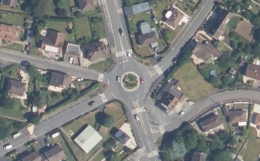 Vue aérienne du Rond-point anonyme n°553075919