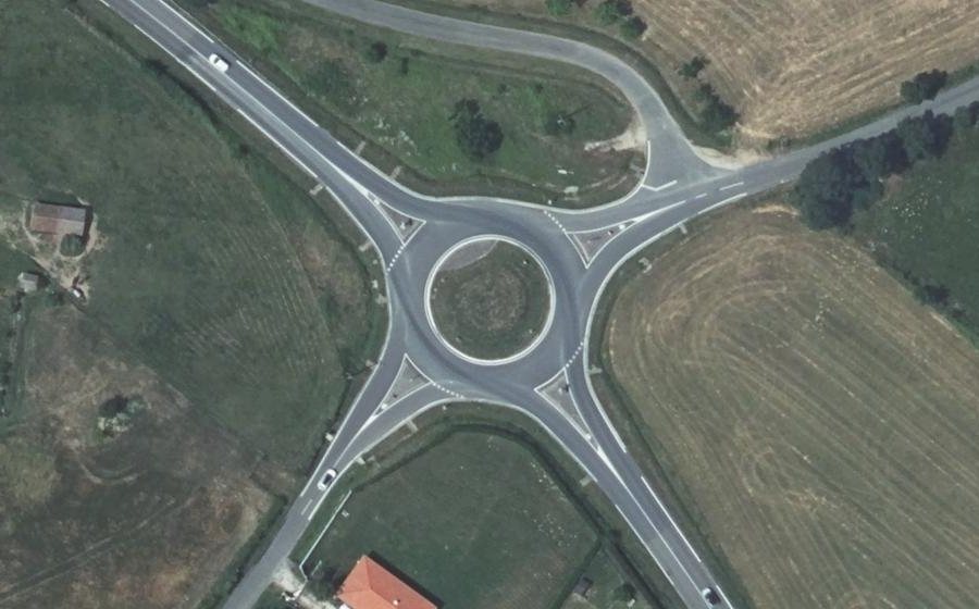 Vue aérienne du Rond-point anonyme n°553240192