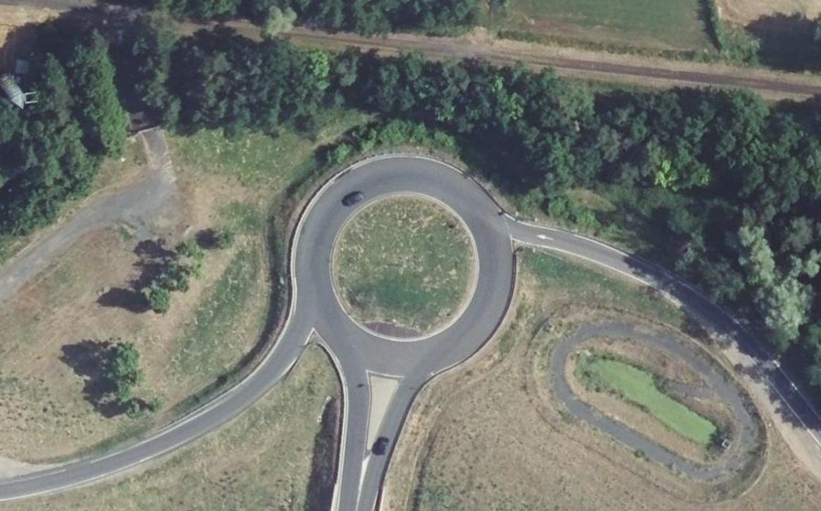 Vue aérienne du Rond-point anonyme n°553336524