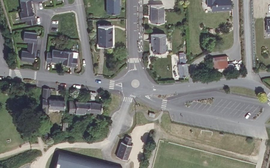 Vue aérienne du Rond-point anonyme n°553339592
