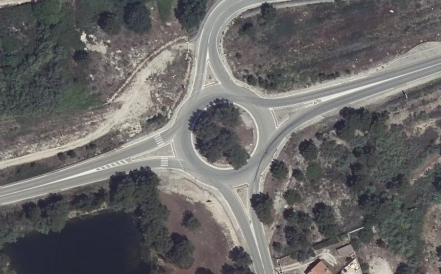 Vue aérienne du Rond-point anonyme n°55335030