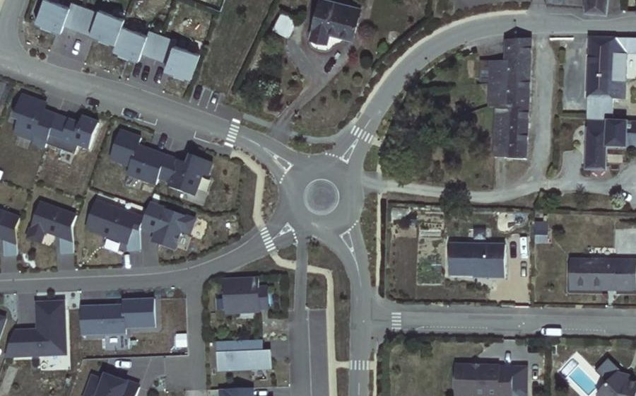 Vue aérienne du Rond-point anonyme n°553498422