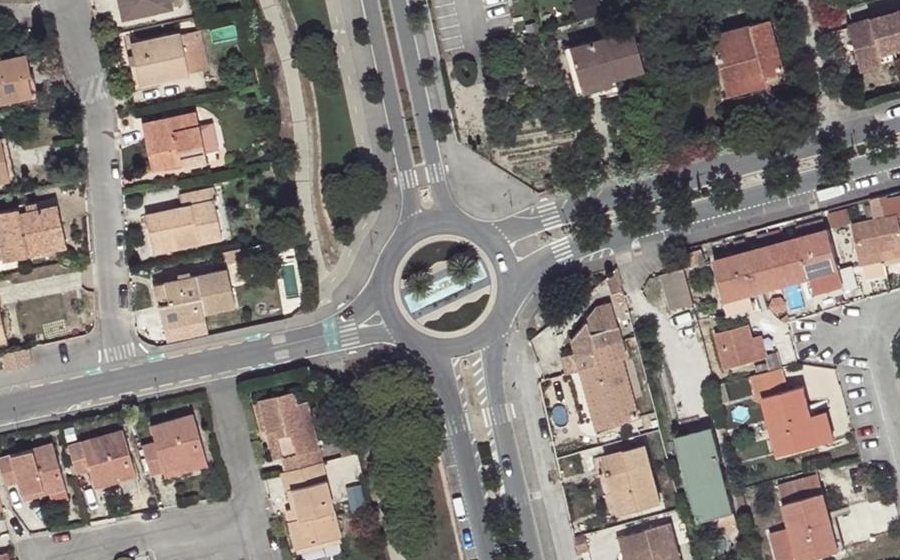 Vue aérienne du Rond-point anonyme n°55350687
