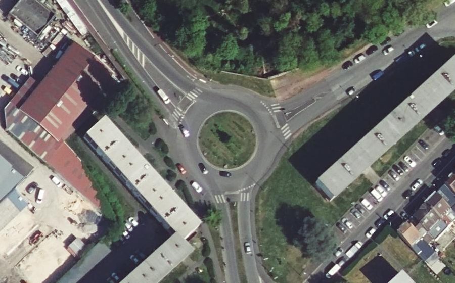 Vue aérienne du Rond-point anonyme n°55364983