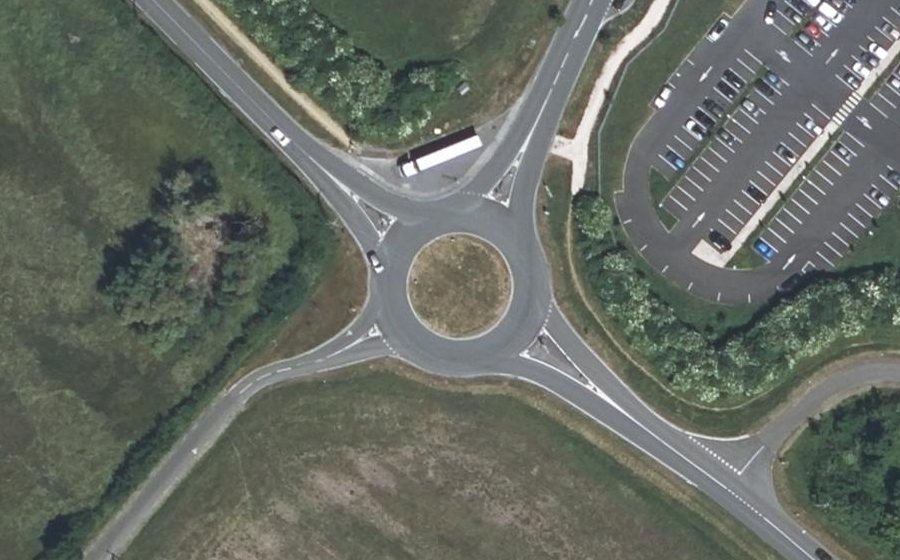 Vue aérienne du Rond-point anonyme n°553702644