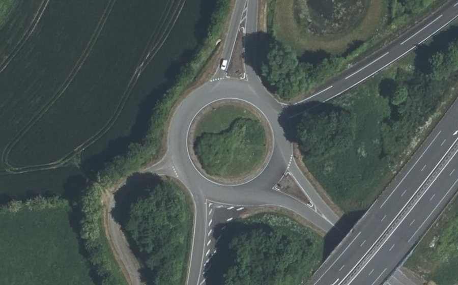 Vue aérienne du Rond-point anonyme n°55374191
