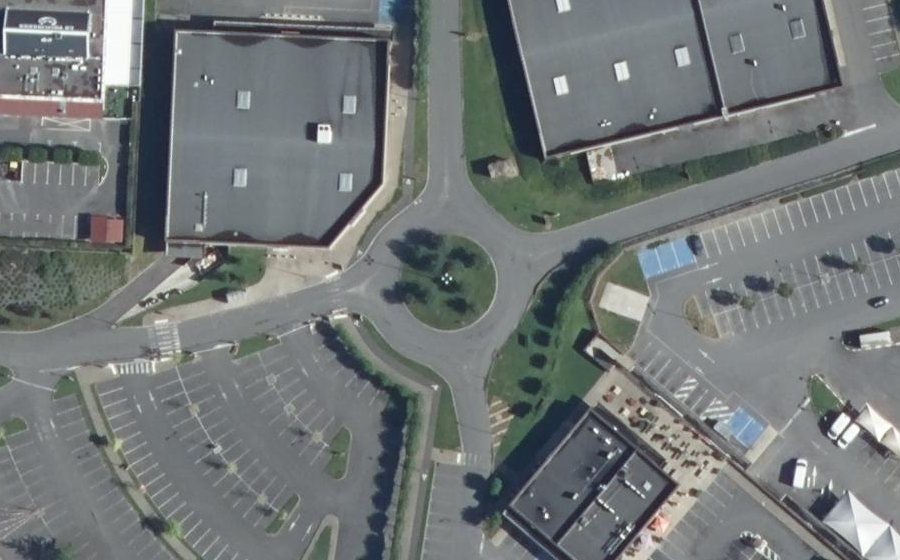Vue aérienne du Rond-point anonyme n°553742156