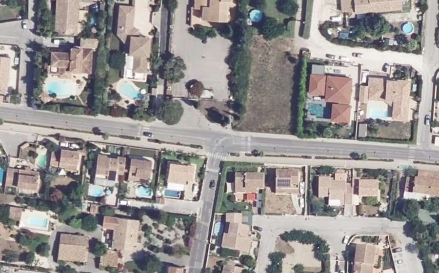 Vue aérienne du Rond-point anonyme n°553968041