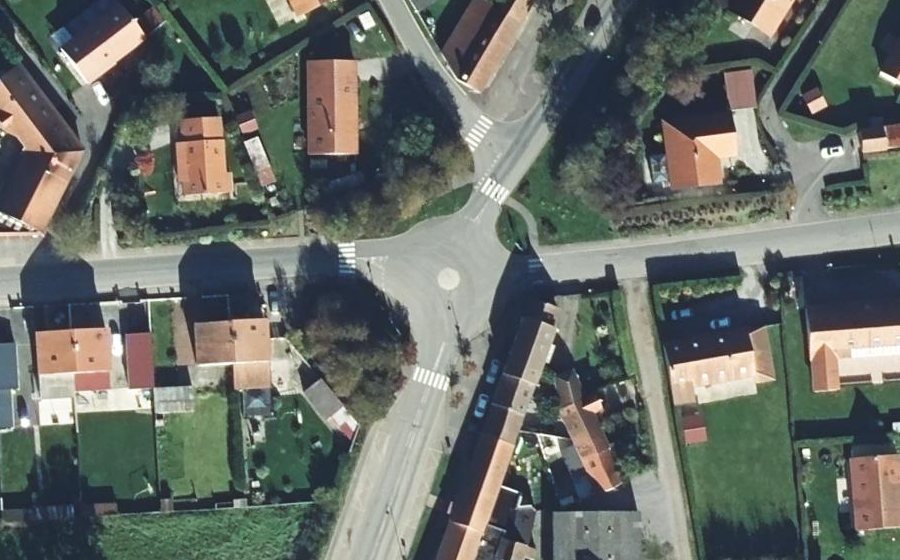 Vue aérienne du Rond-point anonyme n°554093231