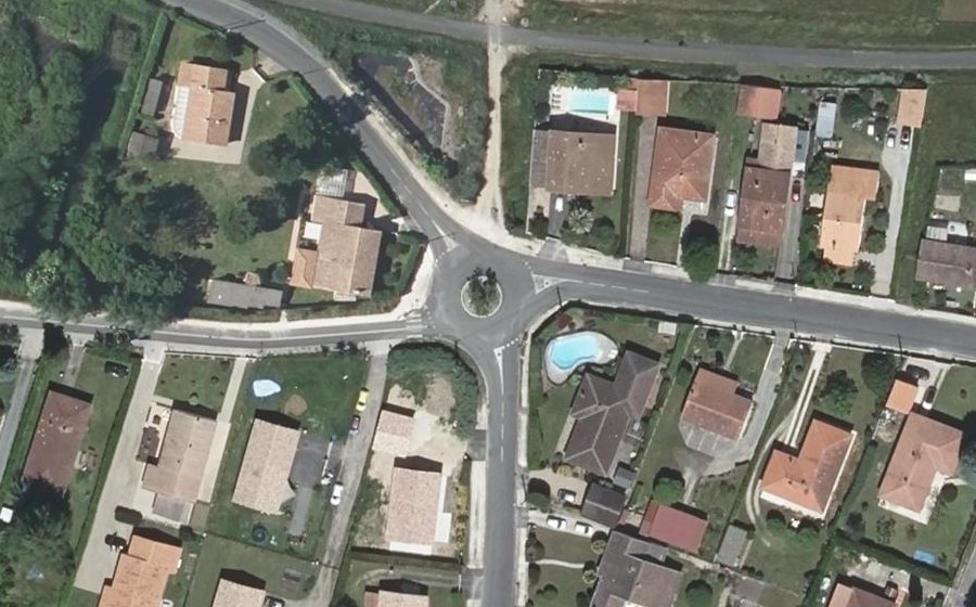 Vue aérienne du Rond-point anonyme n°554119167