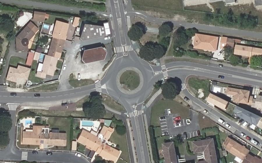 Vue aérienne du Rond-point anonyme n°554119178