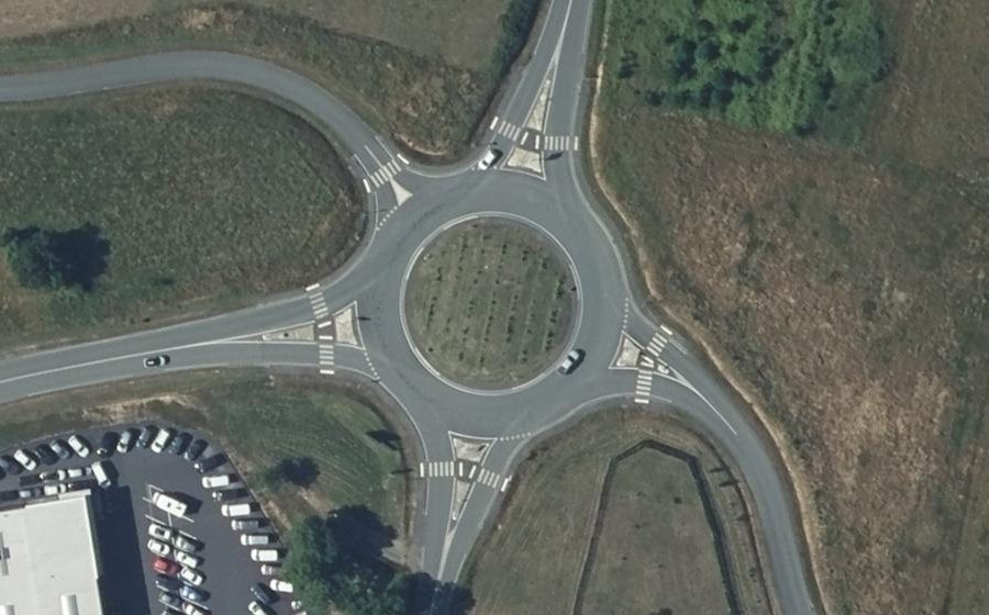 Vue aérienne du Rond-point anonyme n°554203537