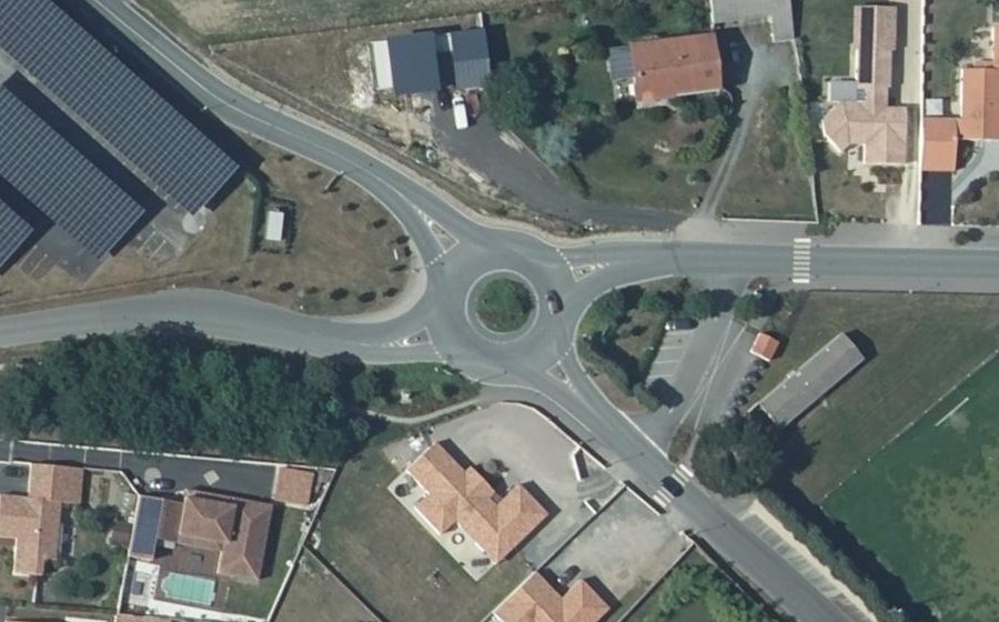 Vue aérienne du Rond-point anonyme n°554221023