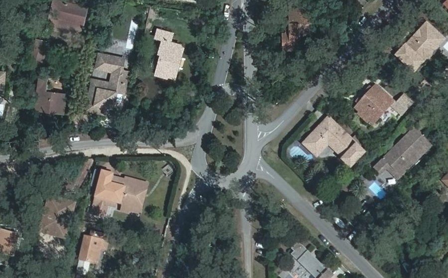 Vue aérienne du Rond-point anonyme n°554309317