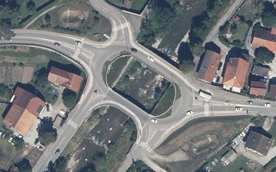 Vue aérienne du Rond-point anonyme n°55447322